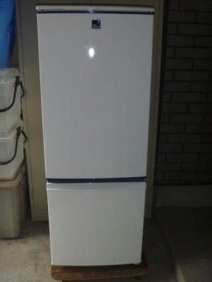 SHARP ノンフロン冷凍冷蔵庫　SJ-17E7-KB