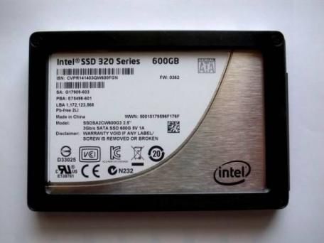 インテル　SSD 320Series　600GB
